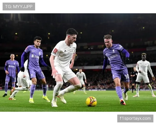 阿森纳王朝再现英超赛场，年轻球员持续提升竞争力。