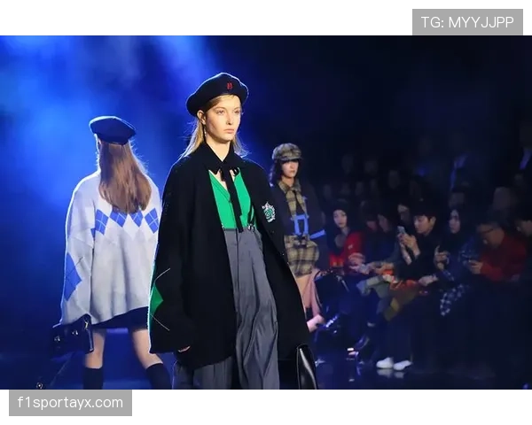 杨舒予穿得比开演唱会还奢华，网友：这是来打篮球的还是时装周的模特？